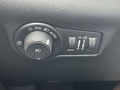 Used 2024 Jeep Compass Limited image 12