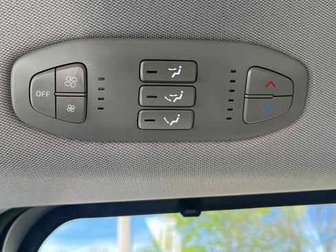 Used 2017 Kia Sedona LX w/ LX Essentials Premium Package FWD image 35