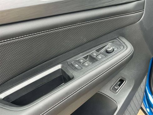 New 2025 Volkswagen Atlas Cross Sport SE image 9