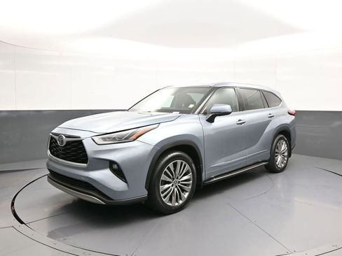 Certified 2020 Toyota Highlander Platinum w/ Preferred Accessory Package AWD/4WD image 10