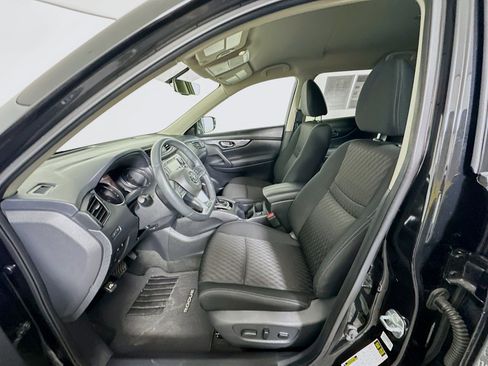 Used 2018 Nissan Rogue SV image 13