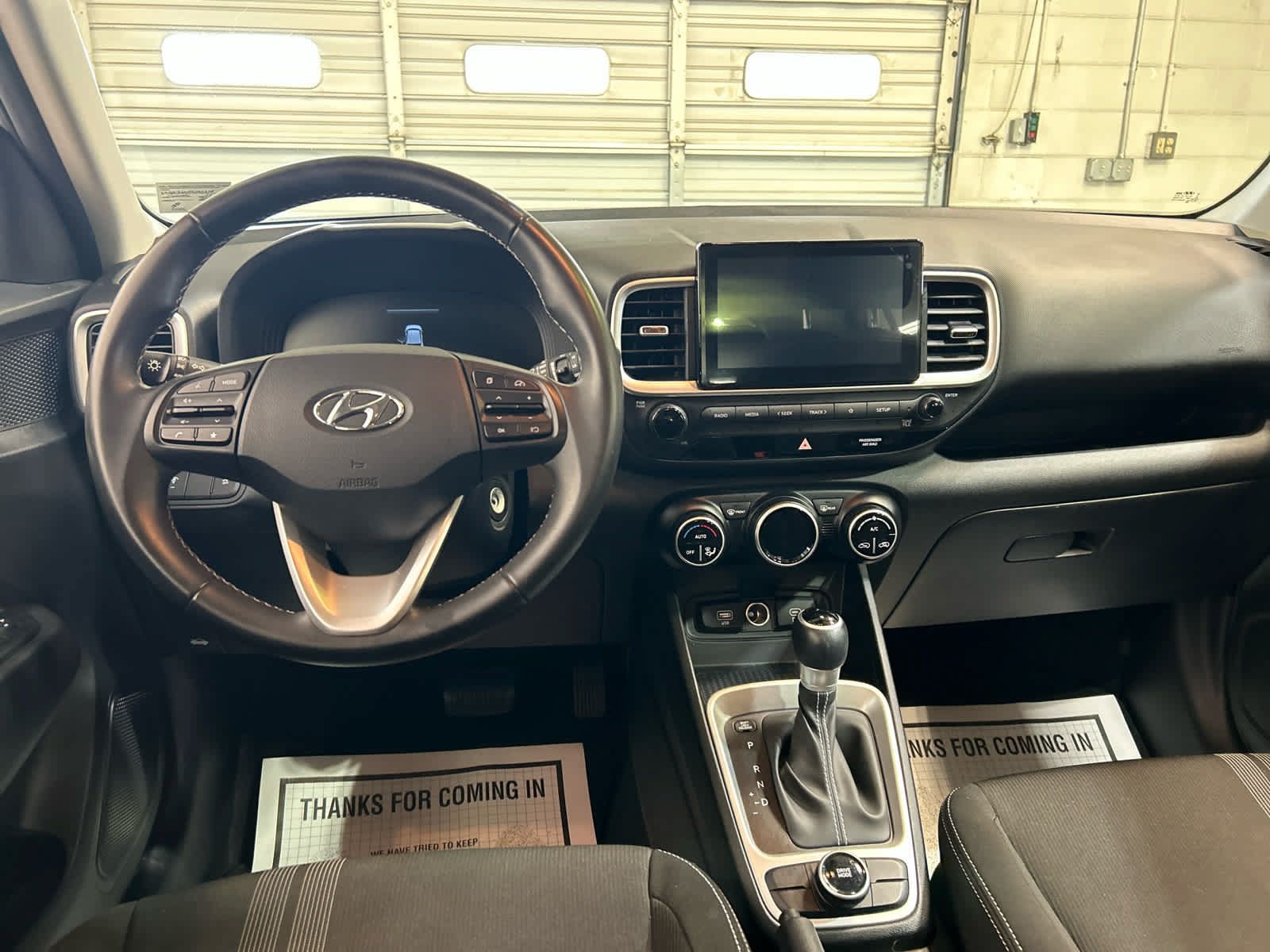 Used 2023 Hyundai Venue SEL FWD image 4