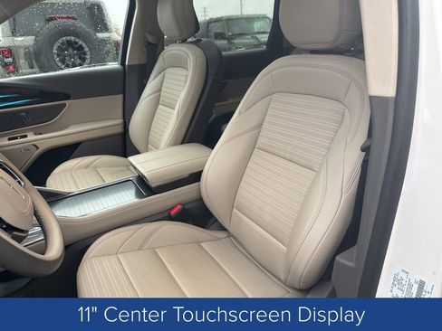 Used 2024 Lincoln Nautilus Reserve w/ Equipment Group 202A image 9