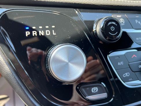 New 2027 Chrysler Pacifica Select AWD/4WD image 34