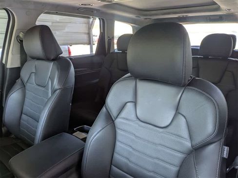 Used 2024 Kia Telluride SX Prestige w/ Towing Package image 7