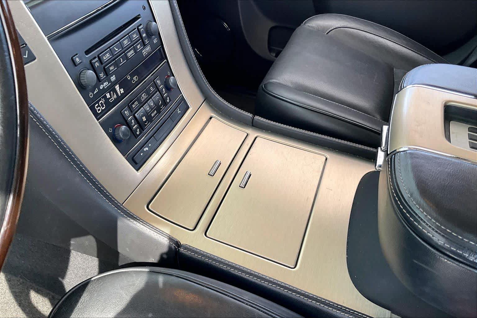 Used 2013 Cadillac Escalade Platinum AWD/4WD image 17