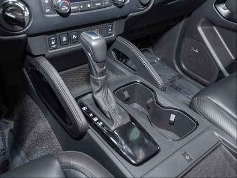 Used 2022 Nissan Frontier PRO-4X w/ Pro-4X Premium Package image 19