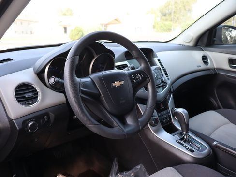 Used 2016 Chevrolet Cruze LS FWD image 15