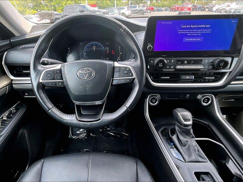 Used 2024 Toyota Grand Highlander AWD image 5
