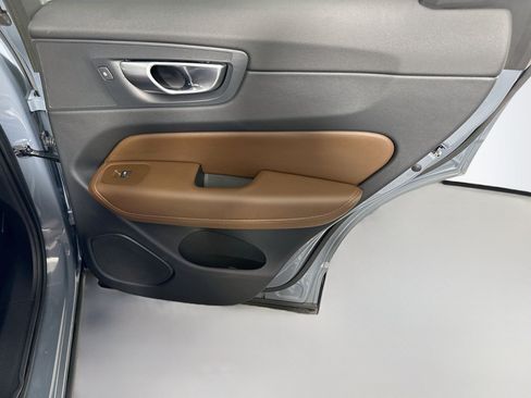 Used 2023 Volvo XC60 B5 Plus FWD image 28