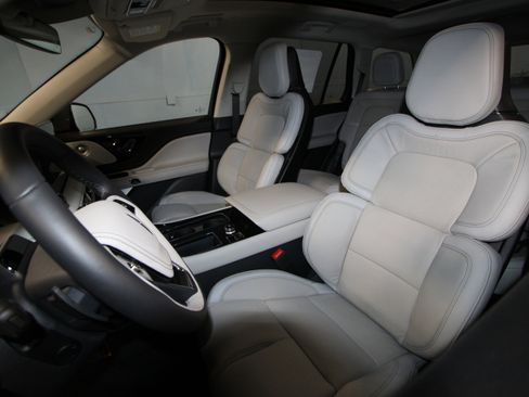 New 2026 Lincoln Aviator Reserve image 3