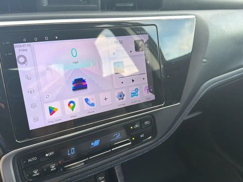 Used 2018 Toyota Corolla SE FWD image 15