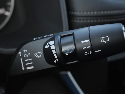 Used 2025 Nissan Rogue SV image 23