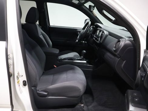 Used 2017 Toyota Tacoma TRD Off-Road w/ Tow Package (A/T) image 22