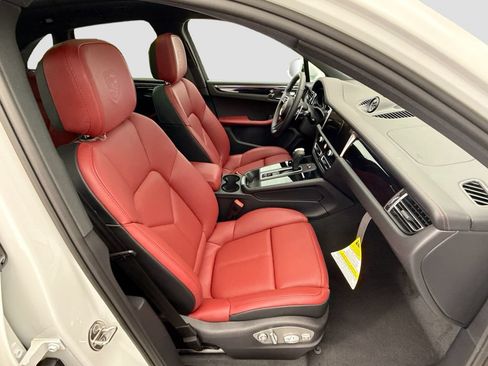 Used 2026 Porsche Macan AWD/4WD image 22
