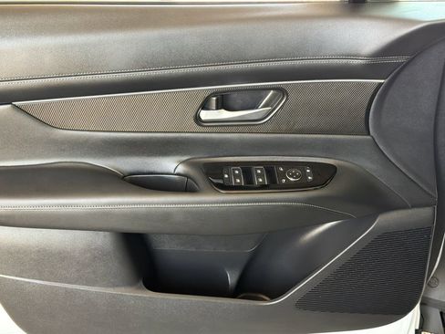 Used 2025 Nissan Murano SV FWD image 3