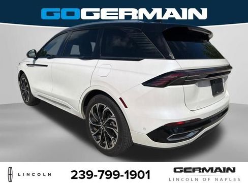 Used 2024 Lincoln Nautilus Reserve w/ Equipment Group 203A AWD/4WD image 5