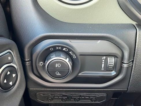 New 2026 Jeep Gladiator Mojave w/ Technology Group AWD/4WD image 32