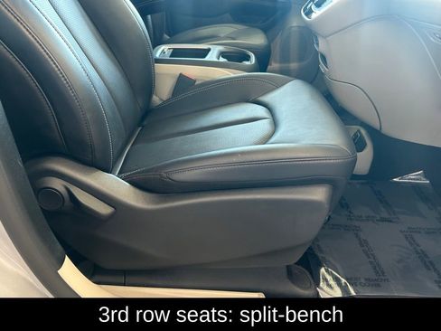 Used 2024 Chrysler Pacifica Touring-L image 24