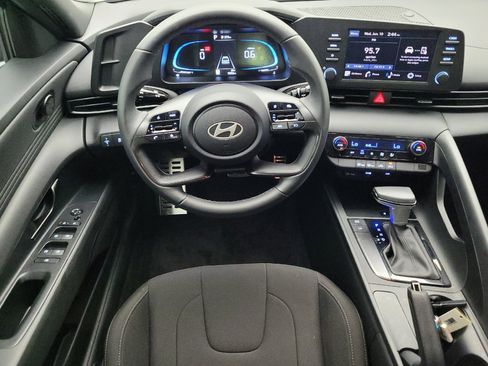 Used 2025 Hyundai Elantra Sport FWD image 22