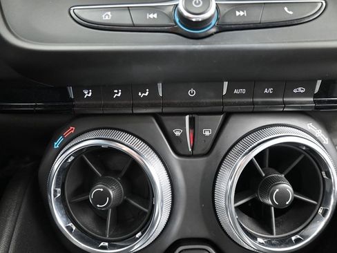 Used 2020 Chevrolet Camaro LT image 23