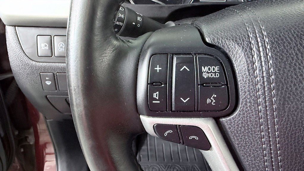 Used 2017 Toyota Highlander XLE AWD/4WD image 18