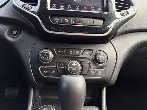 Used 2021 Jeep Cherokee Limited AWD/4WD image 21