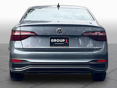 Used 2022 Volkswagen Jetta SE w/ Panoramic Sunroof Package FWD image 5