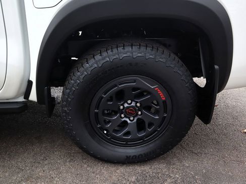 New 2026 Nissan Frontier Pro-X w/ Pro-X Convenience Package RWD image 9