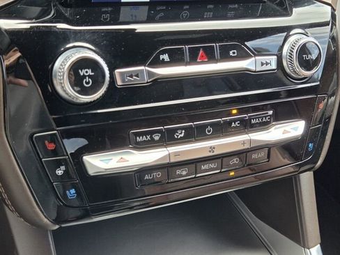 Used 2022 Ford Explorer King Ranch w/ Premium Technology Package image 19