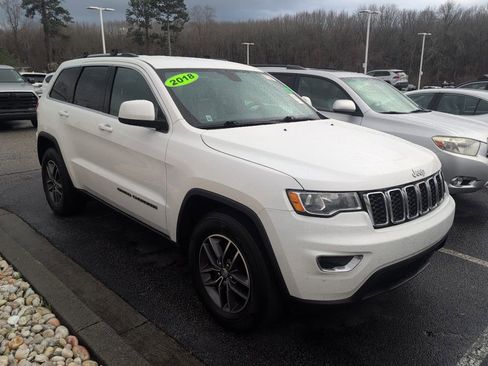 Used 2018 Jeep Grand Cherokee Laredo image 1