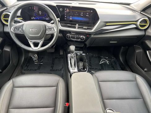 Used 2024 Chevrolet Trax ACTIV w/ Sunroof Package FWD image 3