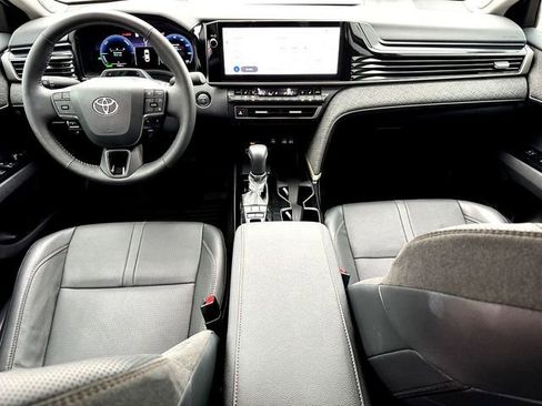 Used 2025 Toyota Camry XLE image 25