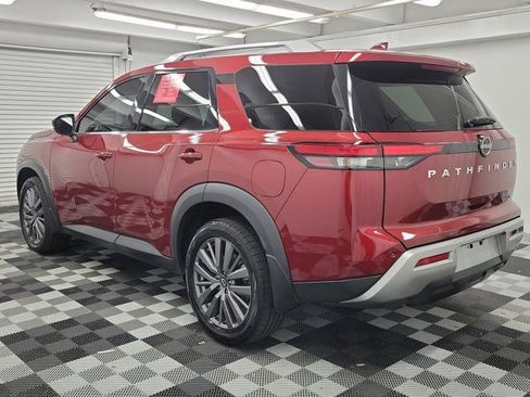 Used 2024 Nissan Pathfinder SL w/ SL Premium Package FWD image 4