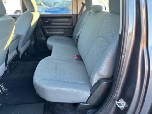 Used 2017 RAM 1500 Express RWD image 12