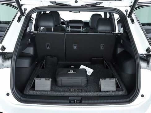 New 2026 Volkswagen Tiguan SE R-Line image 68