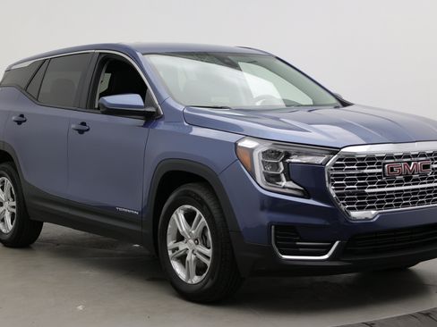 Used 2024 GMC Terrain SLE FWD image 3