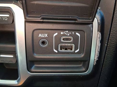 Used 2018 Jeep Wrangler Unlimited Sport S image 24