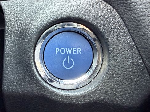 Used 2022 Toyota RAV4 XLE image 25