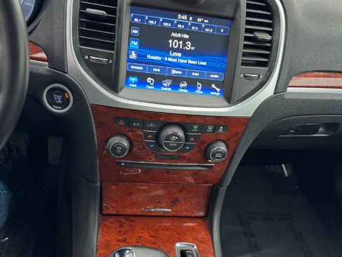 Used 2013 Chrysler 300 image 21