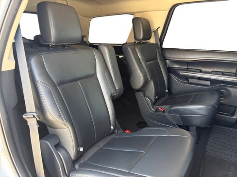 Used 2024 Ford Expedition XLT RWD image 22