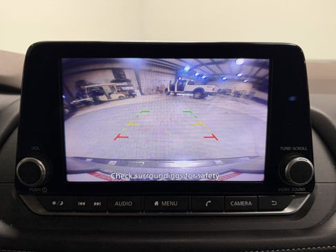 Used 2023 Nissan Rogue SV image 11