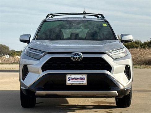 Used 2025 Toyota RAV4 SE w/ Convenience Package image 2