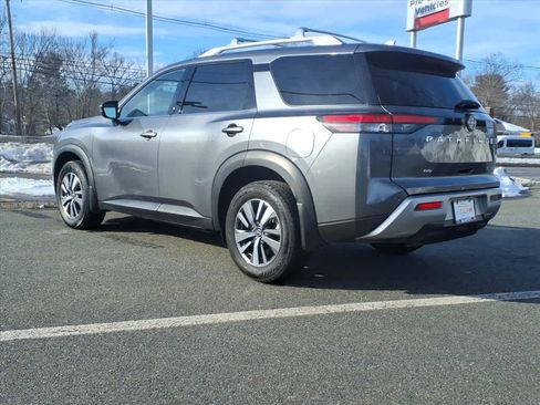 Certified 2024 Nissan Pathfinder SL image 6