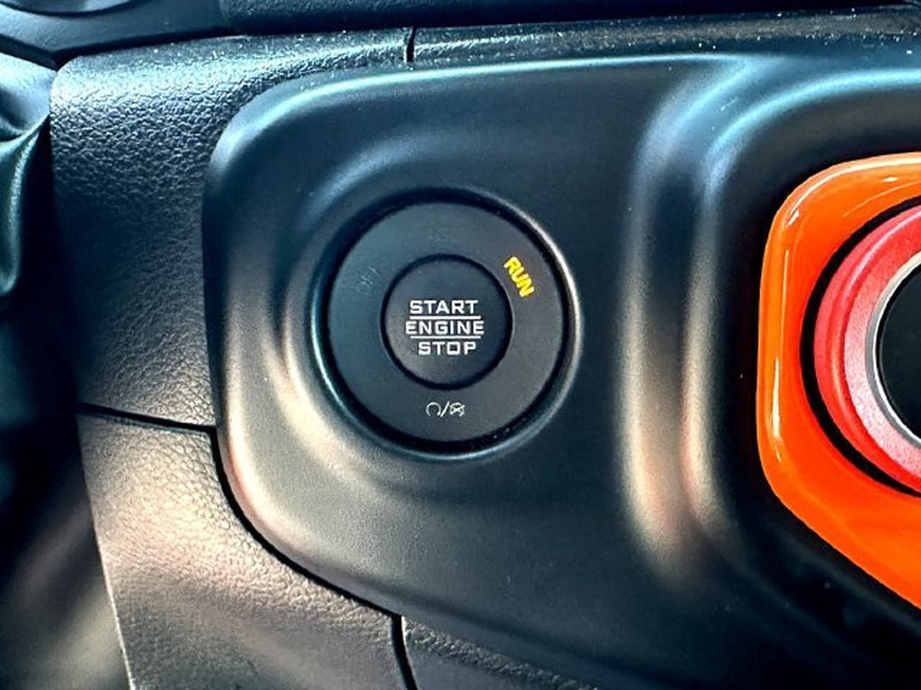 Used 2023 Jeep Gladiator Rubicon AWD/4WD image 16