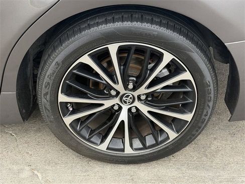Used 2018 Toyota Camry SE w/ Convenience Package image 8
