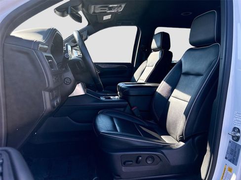 Used 2023 Chevrolet Suburban Premier image 25