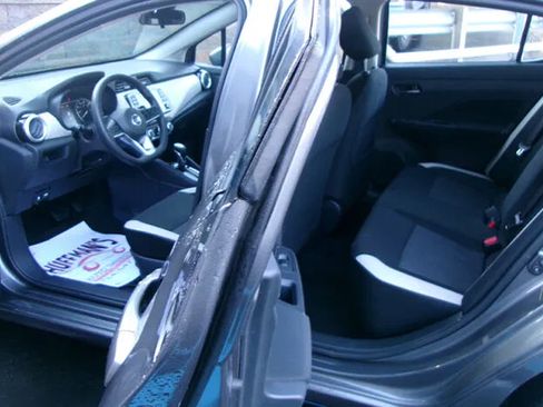Used 2021 Nissan Versa SV FWD image 14