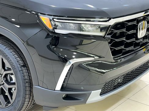New 2025 Honda Pilot Touring image 2