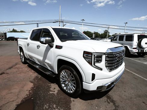 Used 2024 GMC Sierra 1500 Denali w/ Technology Package AWD/4WD image 3